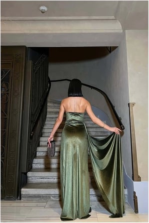 STR STORE Kadife Kumaş Abiye Straplez Elbise Yırtmaçlı Maxi · Renk: Zümrüt · Beden: M GBZS