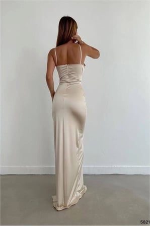 STR STORE Saten Yırtmaçlı Elbise Abiye V Yaka Askılı Kumaş · Renk: Bej · Beden: M GBZS