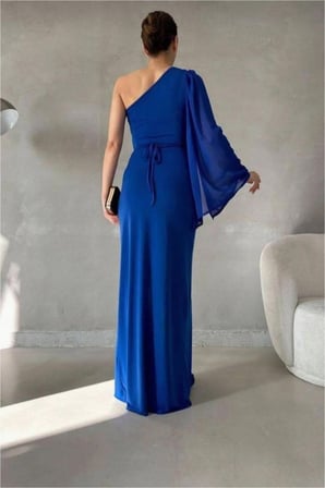 STR STORE Tek Yırtmaçlı Elbise Omuz İnci Abiye Detaylı · Renk: Saks · Beden: S GBZS