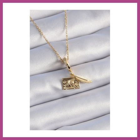 STR STORE 316L Çelik Gold Renk Kalp Detay Mektup Figür Charm Model Kadın Kolye GBZS