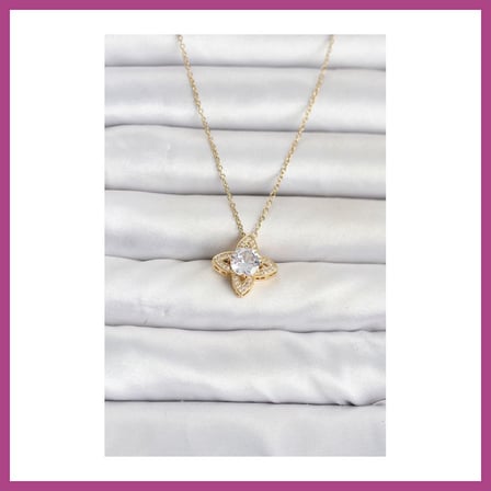 STR STORE 316L Çelik Zincir Gold Renk Yonca Model Kadın Kolye GBZS