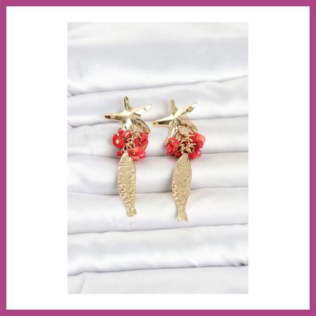 STR STORE Deniz Yıldızı ve Balık Detaylı Kırmızı Taşlı Gold Renk Kadın Küpe GBZS