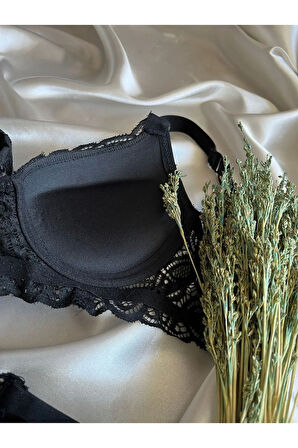 Siyah Dantelli Taşlı Balenli Destekli Sütyen Takım Kutusuzdur