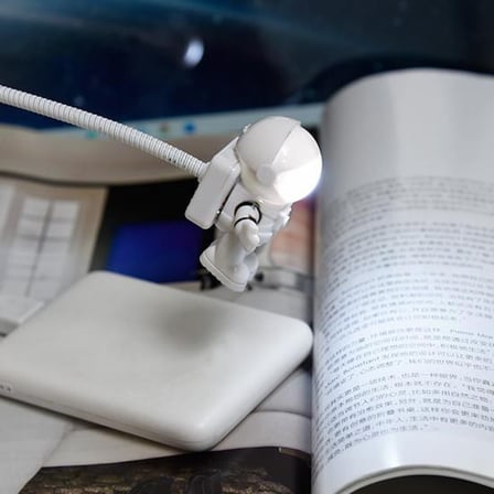 Özel Seri Çocuk Hediyesi Modern Aydınlatma Pratik Işık Astronot USB Gece Lambası