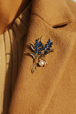 Altın Tonlu Mavi Taşlı İnci Detaylı Lavanta Demeti Formlu Broş