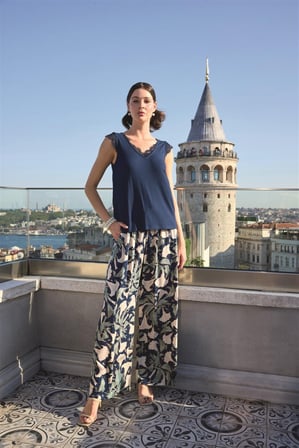 Yaprak Desenli Ve Dantelli 'lü Pijama Takımı