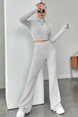 Kadın Gri Çizgili Boğazlı Crop Top Yüksek Bel Pantolon Takım Şık 2’li Set