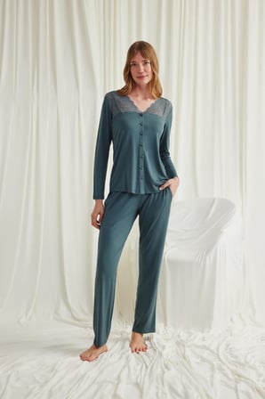 Yakası Omzu Ve Paçası Dantelli Boydan Düğmeli Pijama Takımı MERY WOMAN