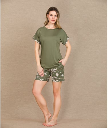 Şık Tasarım Çiçek Desenli Yeşil Şortlu Kısa Kol Viskon Pijama Takımı