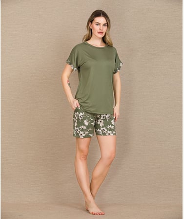 Şık Tasarım Çiçek Desenli Yeşil Şortlu Kısa Kol Viskon Pijama Takımı