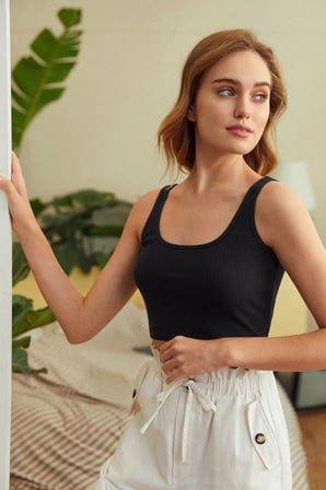 Kadın Siyah Kalın Askılı Crop Top Büstiyer Esnek Kumaş Şık Basic Kadın Üst Giyim