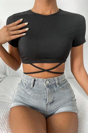 Kadın Siyah Modern Fit Yarım Kol Çapraz Bağlamalı Crop Top Bluz
