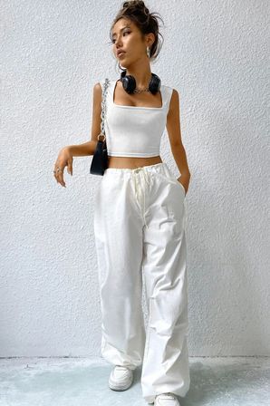 Kadın Beyaz Premium Görünümlü Kare Yaka Kalın Omuz Detaylı Crop Top Bluz