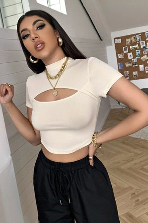 Kadın Ekru Zarif Cut-out Detaylı Premium Crop Top Bluz