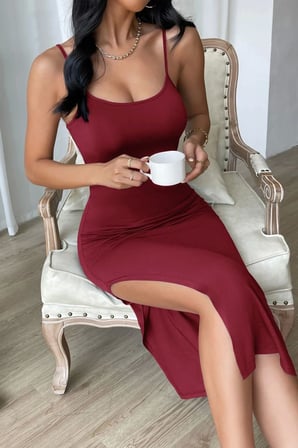 Kadın Bordo Vücudu Saran Yırtmaç Detaylı Şık Gece Geceliği