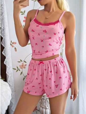 Kadın Pembe Çiçek Desenli Dantel Detaylı Şortlu Pijama Takımı Şık Rahat ’li Set