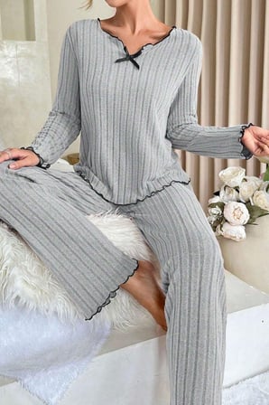 Kadın Gri Çizgili Uzun Kollu Fiyonk Detaylı Pijama Takımı Rahat Mevsimlik