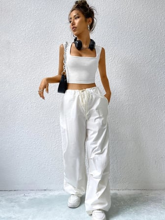 Kadın Beyaz Kare Yaka Kalınlaşan Omuz Detaylı Crop Top Bluz