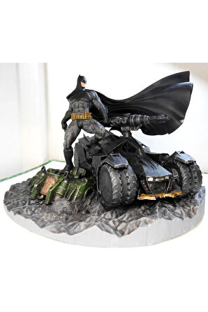 Batman ve Batmobile Obje Batman Batman Arabası Masaüstü Dekoratif Obje Büyük Boy 25CM