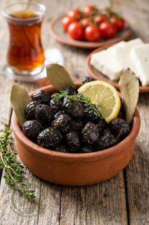 Ayvalık Cinsi İri Taneli Kuru Sele Siyah Zeytin 1 Kg