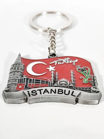 Türk Bayrağı Zeminli İstanbul Silüeti Anahtarlık Eskitme Gümüş – Tarihi ve Milli Şık Çanta & Anahtar Aksesuarı
