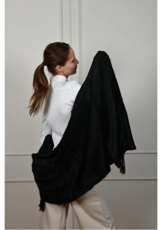  Angora Bayan Siyah Şal Atkı – Yumuşacık, Zarif ve Sıcacık Dokunuş