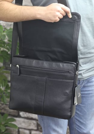 Guard Siyah Hakiki Deri Spor Model Omuz Askılı Evrak ve Laptop Çantası // GRD260725WT1546
