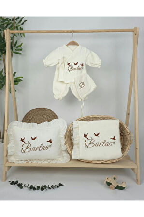 Müslin Yeni Doğan 4Katlı Organik %100Pamuk Kişiye Özgü Nakışlı Hastane Çıkış Seti(3'lü Kelebk Model)