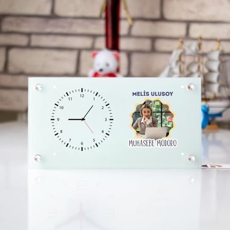 Kişiye Özel Fotoğraflı Cam Masa Saati ve Ofis İsimliği