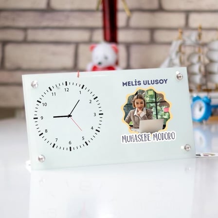 Kişiye Özel Fotoğraflı Cam Masa Saati ve Ofis İsimliği