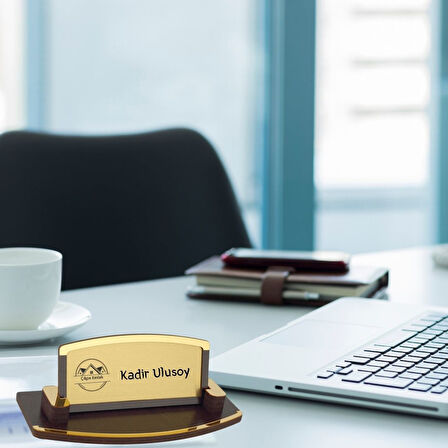 Kişiye Özel Logolu Kurumsal Masa İsimliği – Ahşap Şık Tasarım