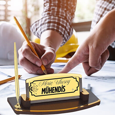 Mühendislere Özel Ahşap ve Metal Detaylı Kalemli Masa İsimliği – Kişiye Özel Ofis Hediyesi