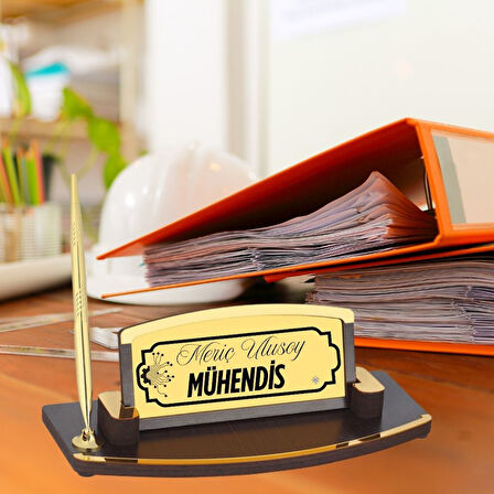 Mühendislere Özel Ahşap ve Metal Detaylı Kalemli Masa İsimliği – Kişiye Özel Ofis Hediyesi