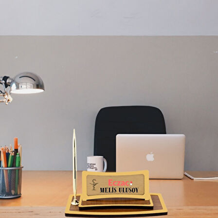 Eczacılara Özel Kişiye Özel Masa İsimliği | Altın Detaylı Ahşap Ofis Aksesuarı