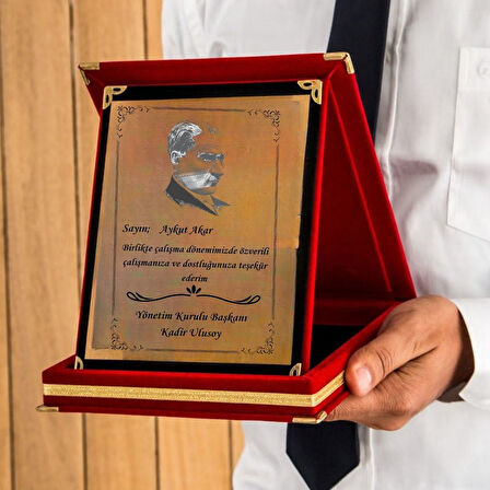 Kişiye Özel Atatürk Tasarımlı Plaket - Kadife Kutulu