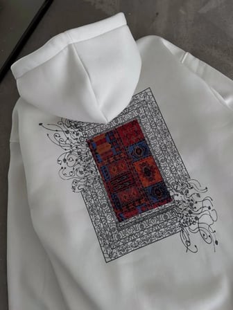 Uzun Kol Kapşonlu Ön Ve Arka Baskılı SweatShirt