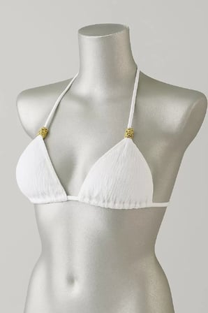 Kadın Beyaz Pedli Üçgen Bikini Üstü Halter Bağlamalı Aksesuarlı