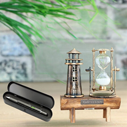 Kişiye Özel Tükenmez Kalem ve Deniz Feneri Kum Saati Masa Seti – Şık Hediye