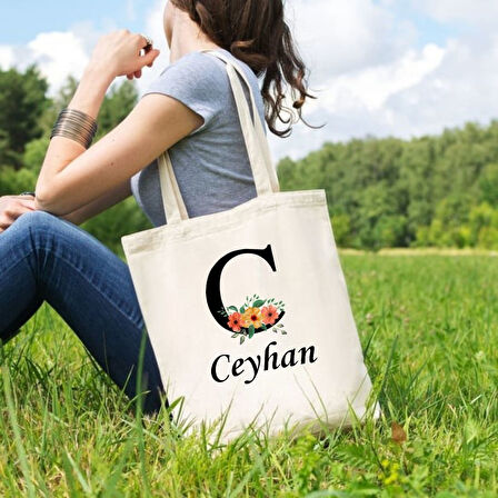 Kişiye Özel Çiçek Desenli Harf & İsim Bez Çanta – Doğal Kumaş Şık Hediye