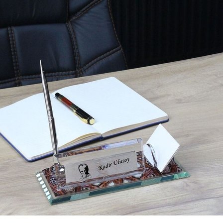 Atatürk Siluetli Kristal Cam Masa Üstü İsimlik - Kalemli Ofis Seti