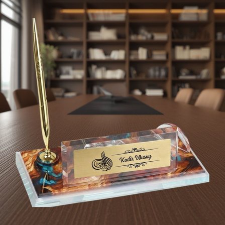 Besmele Tasarımlı Saatli Cam Masa İsimliği - Kartvizitlikli Kalemli Dini Ofis Hediyesi