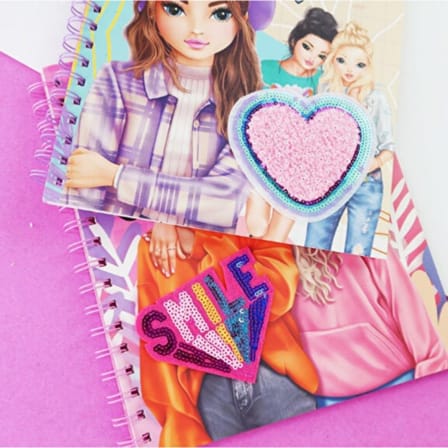 Pop Girl Moda Tasarım ve Çıkartmalı Boyama Kitabı - Çocuklar İçin Eğlenceli Aktivite