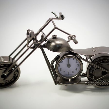 Kişiye Özel Metal Motosiklet Tasarımlı Analog Masa Saati - Dekoratif Motorcu Masa Süsü