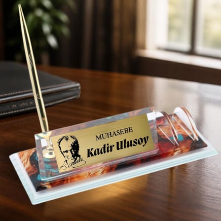 Atatürk Siluetli Kişiye Özel Masa İsimliği - İsimli Gold Metal Plakalı Cam İsimlik ve Kalem Seti