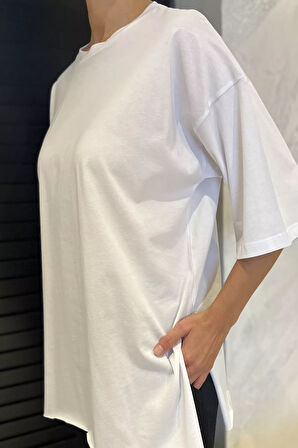 Kadın Bisiklet Yaka Yan Yırtmaç Detaylı Salaş T-shirt