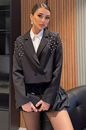 Ön Düğme Detaylı Taş İşlemeli Kadın Kısa Blazer Ceket