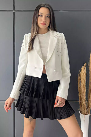 Ön Düğme Detaylı Taş İşlemeli Kadın Kısa Blazer Ceket
