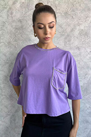 Zincir İşlemeli Cep Detaylı Kadın Tişört