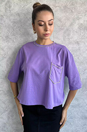 Zincir İşlemeli Cep Detaylı Kadın Tişört