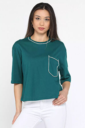 Zincir İşlemeli Cep Detaylı Kadın Tişört